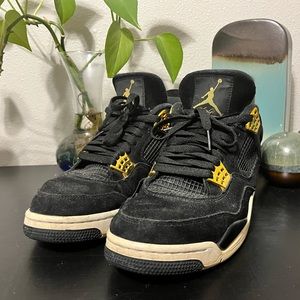 Air Jordan Retro 4 "Royalty"